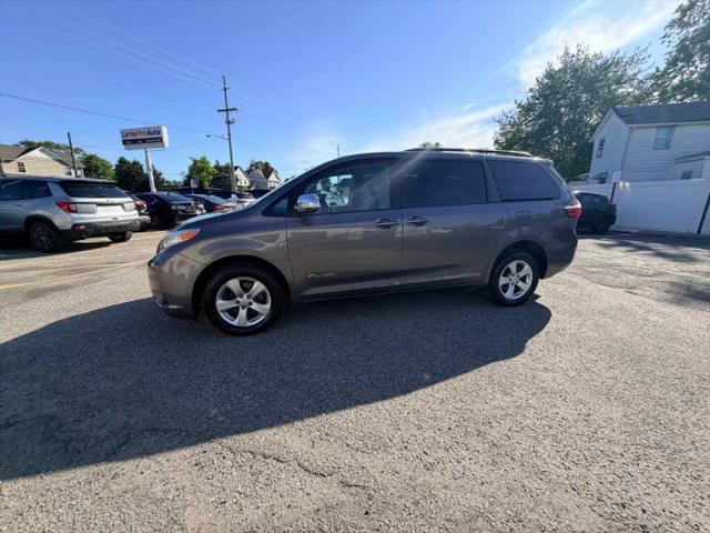 2017 Toyota Sienna LE 8 Passenger
