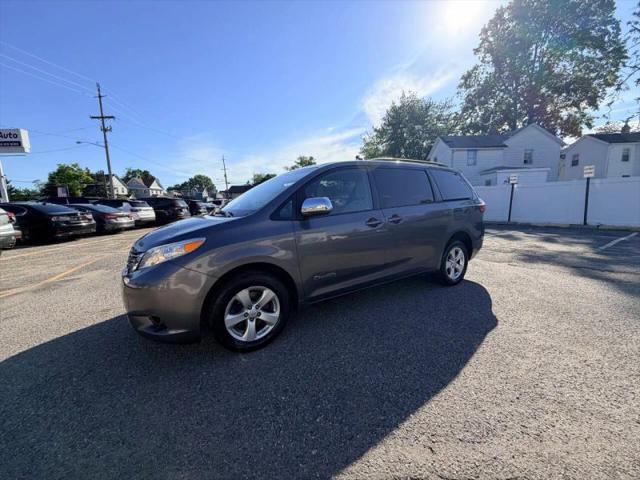 2017 Toyota Sienna LE 8 Passenger