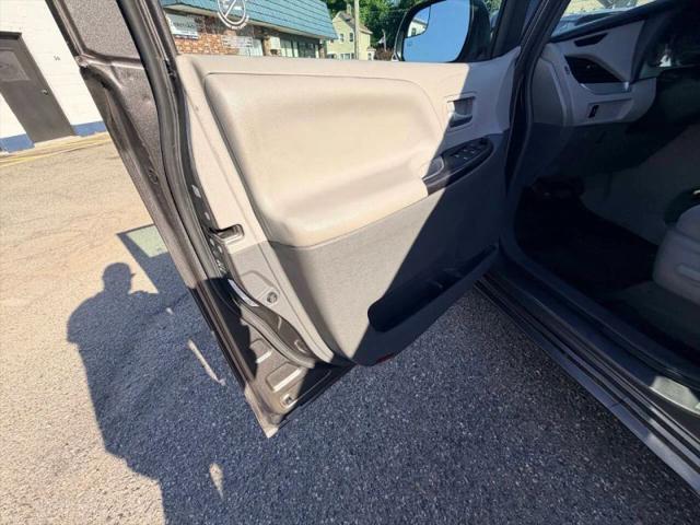 2017 Toyota Sienna LE 8 Passenger
