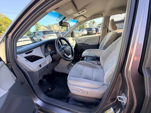 2017 Toyota Sienna LE 8 Passenger