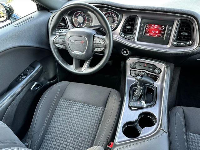 2017 Dodge Challenger SXT