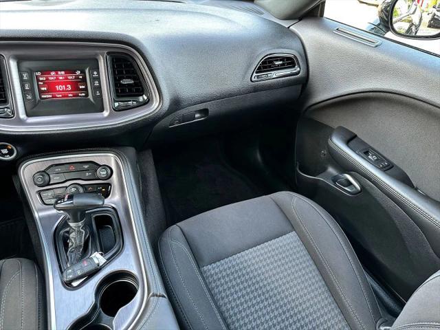 2017 Dodge Challenger SXT
