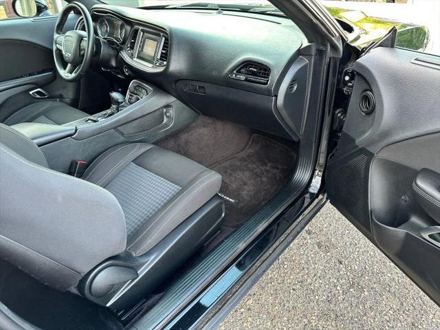 2017 Dodge Challenger SXT
