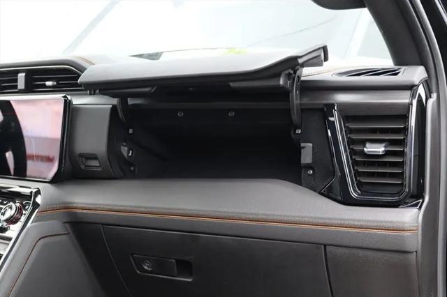 2025 GMC Sierra 3500HD Crew Cab, Standard Bed, AT4, 4WD