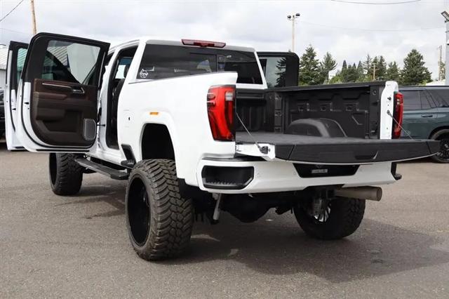 2025 GMC Sierra 3500HD Crew Cab, Standard Bed, Denali, 4WD
