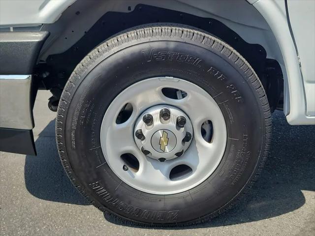 2025 Chevrolet Express Cargo Van RWD 2500 Regular Wheelbase WT