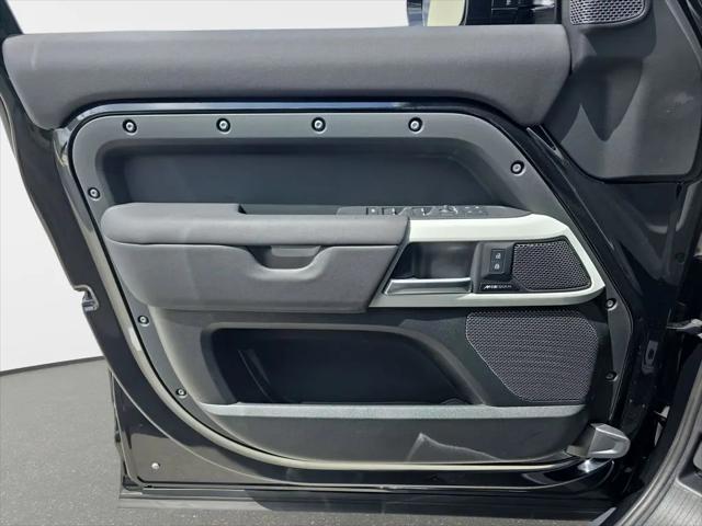 2024 Land Rover Defender 110 P400 S