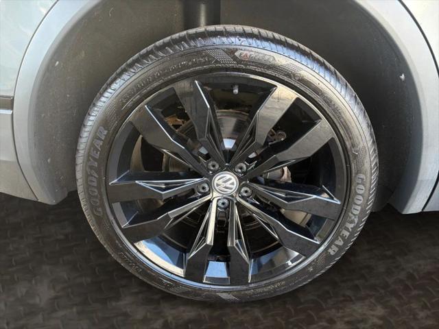 2021 Volkswagen Tiguan 2.0T SE R-Line Black