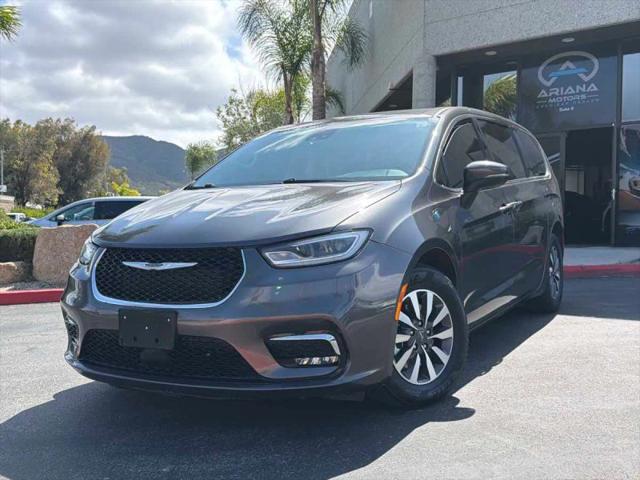 2023 Chrysler Pacifica Hybrid Touring L