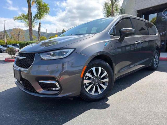 2023 Chrysler Pacifica Hybrid Touring L