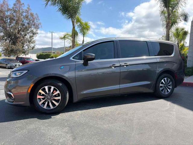 2023 Chrysler Pacifica Hybrid Touring L