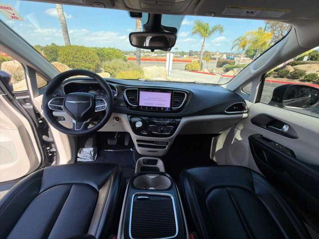 2023 Chrysler Pacifica Hybrid Touring L