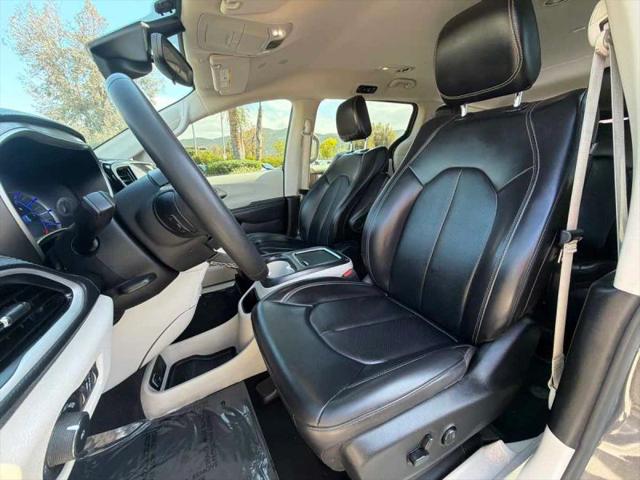 2023 Chrysler Pacifica Hybrid Touring L