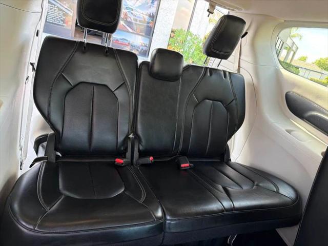 2023 Chrysler Pacifica Hybrid Touring L