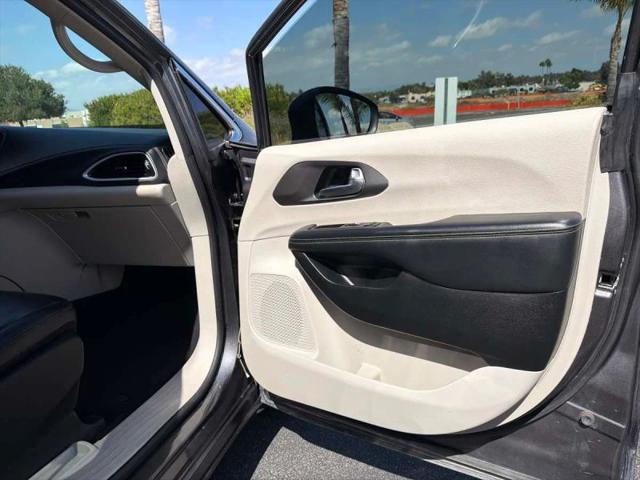 2023 Chrysler Pacifica Hybrid Touring L