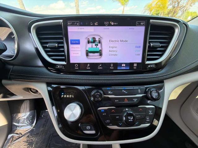 2023 Chrysler Pacifica Hybrid Touring L