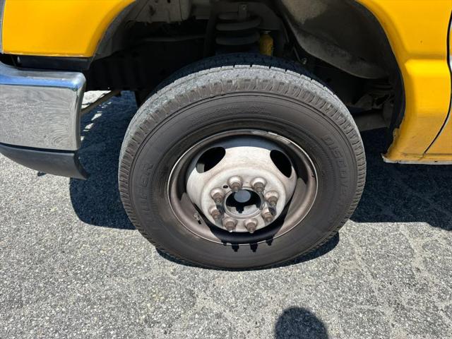 2013 Ford E-450 Cutaway Base