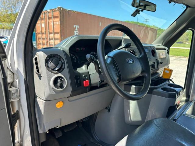 2013 Ford E-450 Cutaway Base