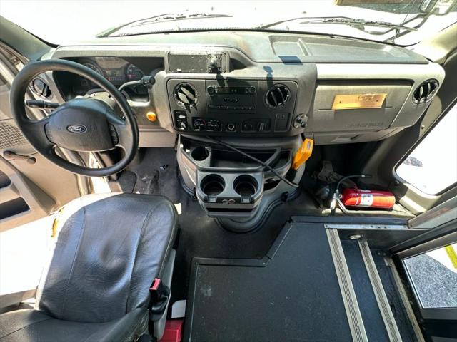 2013 Ford E-450 Cutaway Base