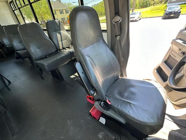 2013 Ford E-450 Cutaway Base
