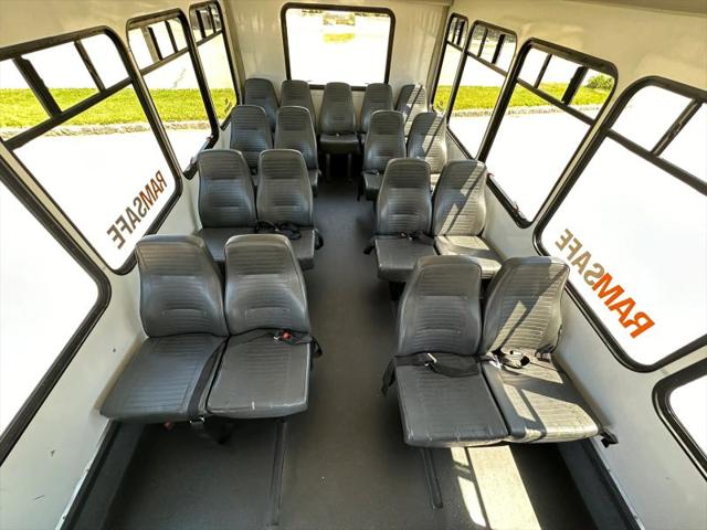 2013 Ford E-450 Cutaway Base