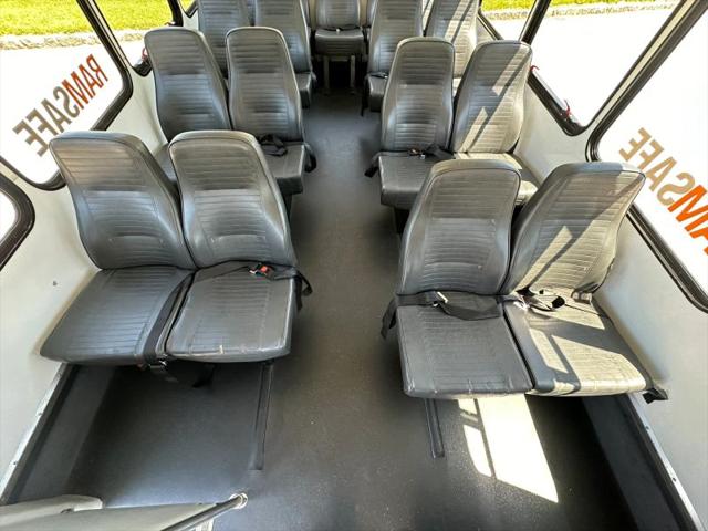 2013 Ford E-450 Cutaway Base