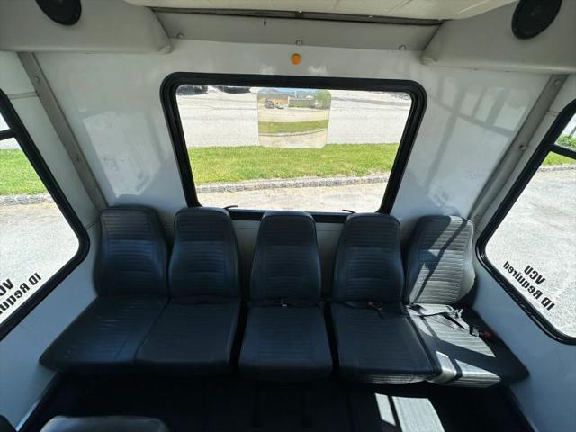 2013 Ford E-450 Cutaway Base