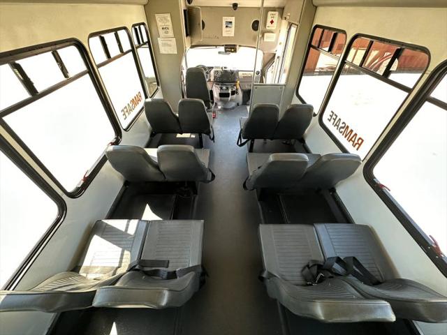 2013 Ford E-450 Cutaway Base