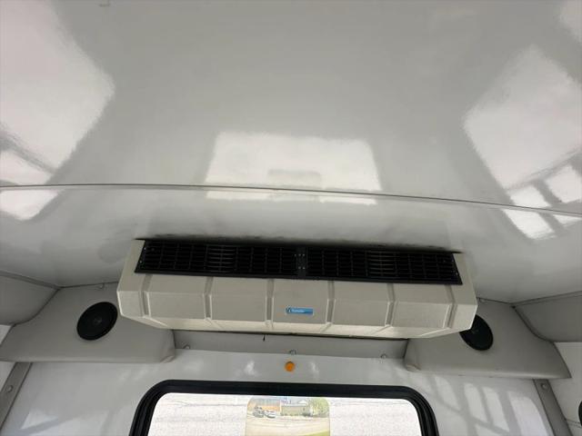 2013 Ford E-450 Cutaway Base