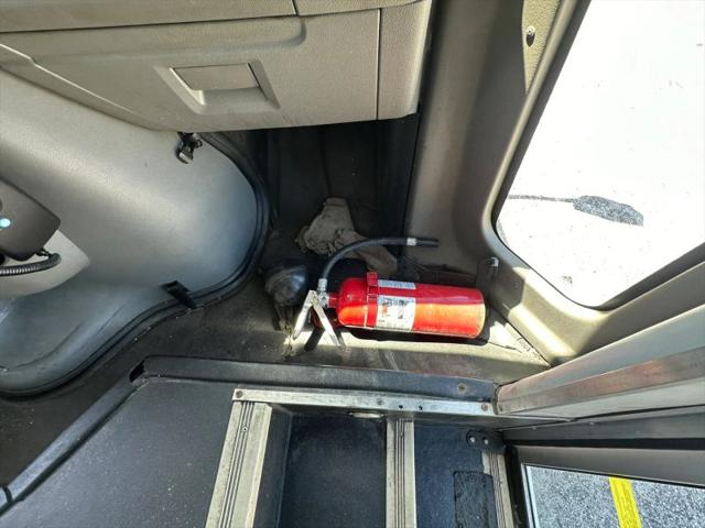 2013 Ford E-450 Cutaway Base