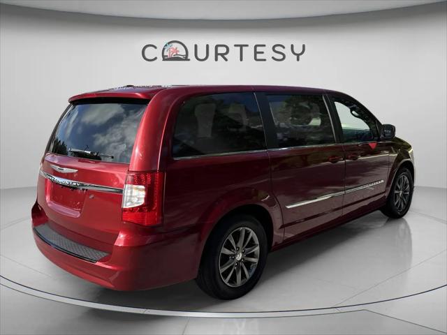 2015 Chrysler Town & Country S