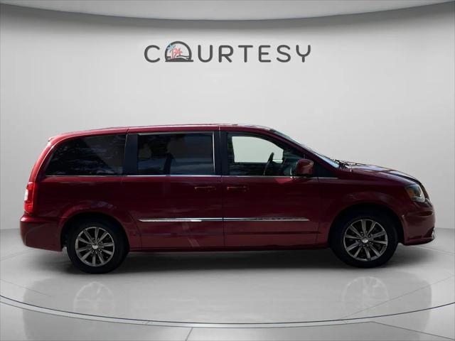 2015 Chrysler Town & Country S