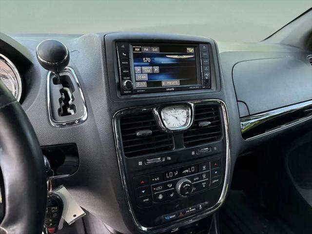 2015 Chrysler Town & Country S