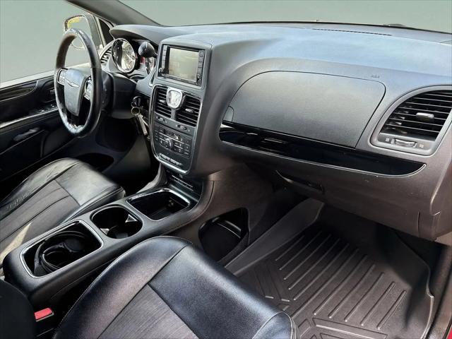 2015 Chrysler Town & Country S