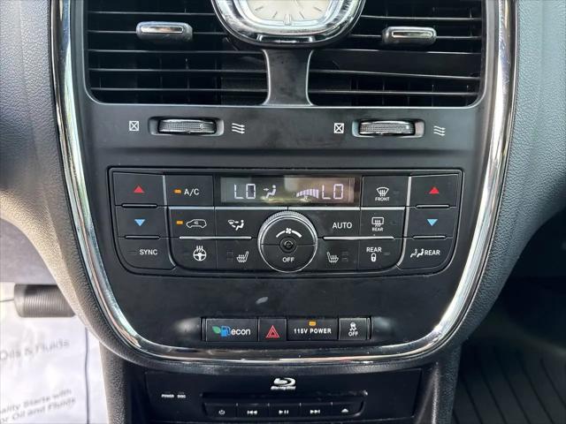 2015 Chrysler Town & Country S