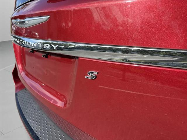 2015 Chrysler Town & Country S