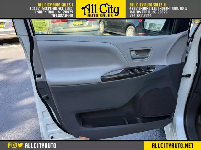 2015 Toyota Sienna XLE 8 Passenger