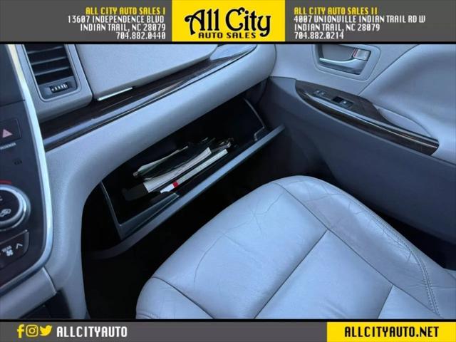 2015 Toyota Sienna XLE 8 Passenger