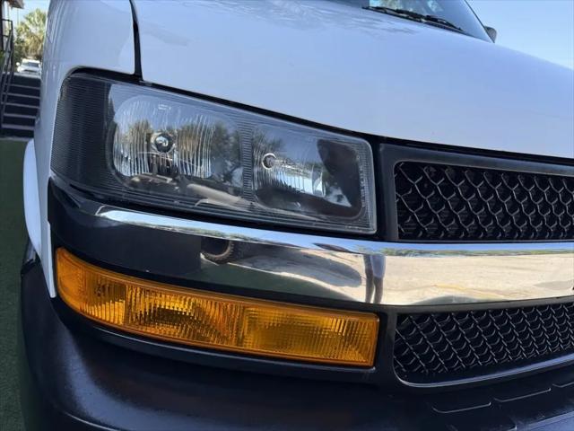 2023 Chevrolet Express Passenger RWD 3500 Extended Wheelbase LT
