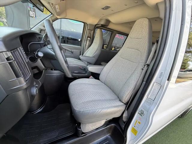 2023 Chevrolet Express Passenger RWD 3500 Extended Wheelbase LT