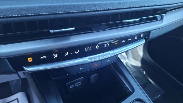 2025 Cadillac XT4 FWD Premium Luxury