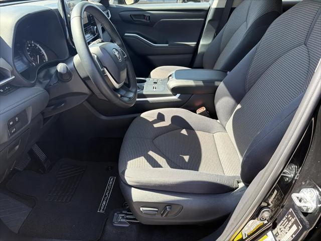 2025 Toyota Highlander LE