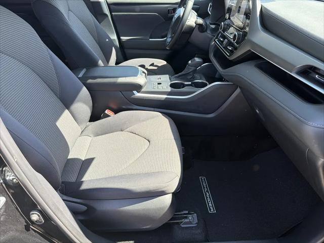 2025 Toyota Highlander LE
