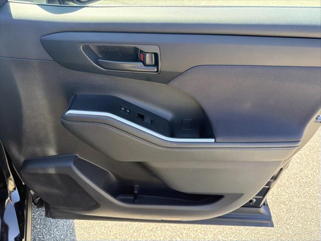 2025 Toyota Highlander LE