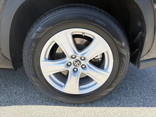 2025 Toyota Highlander LE