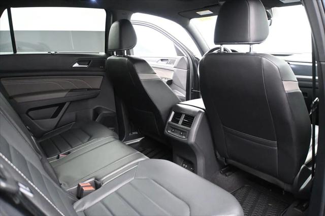 2022 Volkswagen Atlas Cross Sport 3.6L V6 SEL Premium R-Line