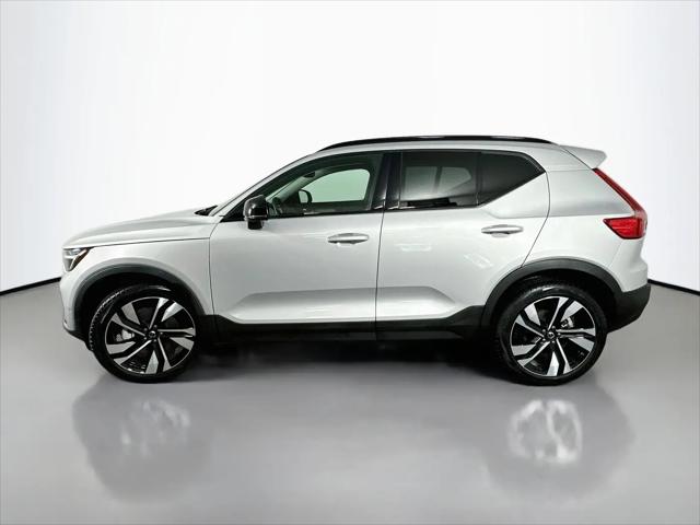 2025 Volvo XC40 B5 Plus Dark Theme