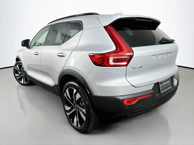 2025 Volvo XC40 B5 Plus Dark Theme