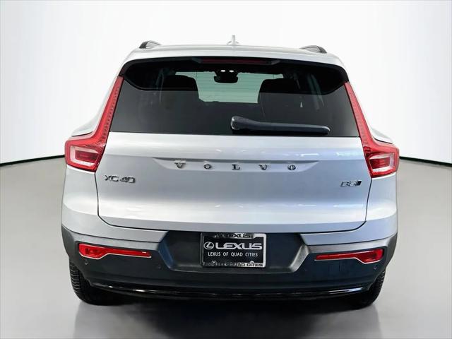 2025 Volvo XC40 B5 Plus Dark Theme