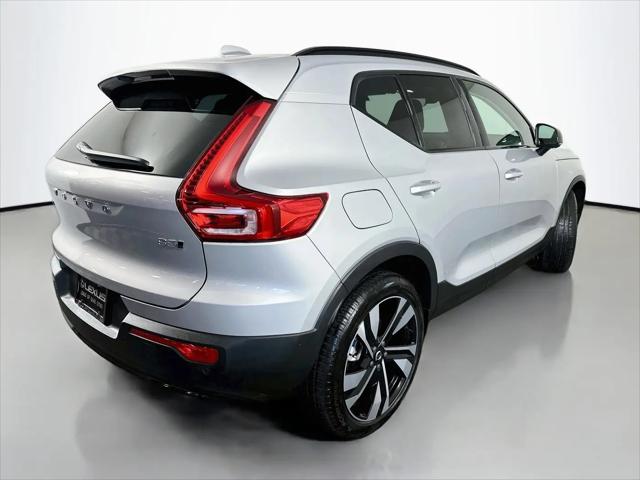 2025 Volvo XC40 B5 Plus Dark Theme